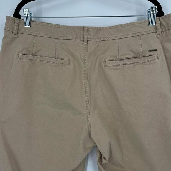 L.L. Bean Women's High-Rise Flat Front Favorite Fit Cropped Pants Beige Size 18 - Picture 4 of 12